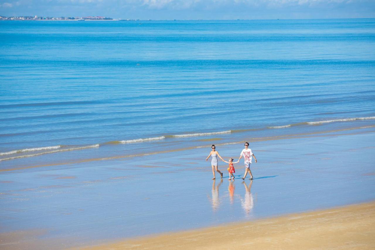 Pullman Oceanview Sanya Bay Resort & Spa Exterior photo