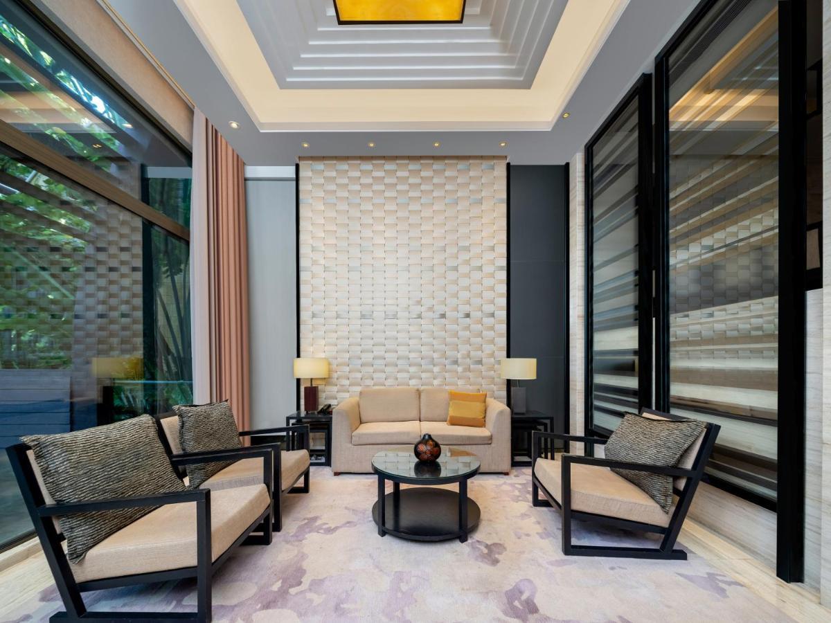 Pullman Oceanview Sanya Bay Resort & Spa Exterior photo