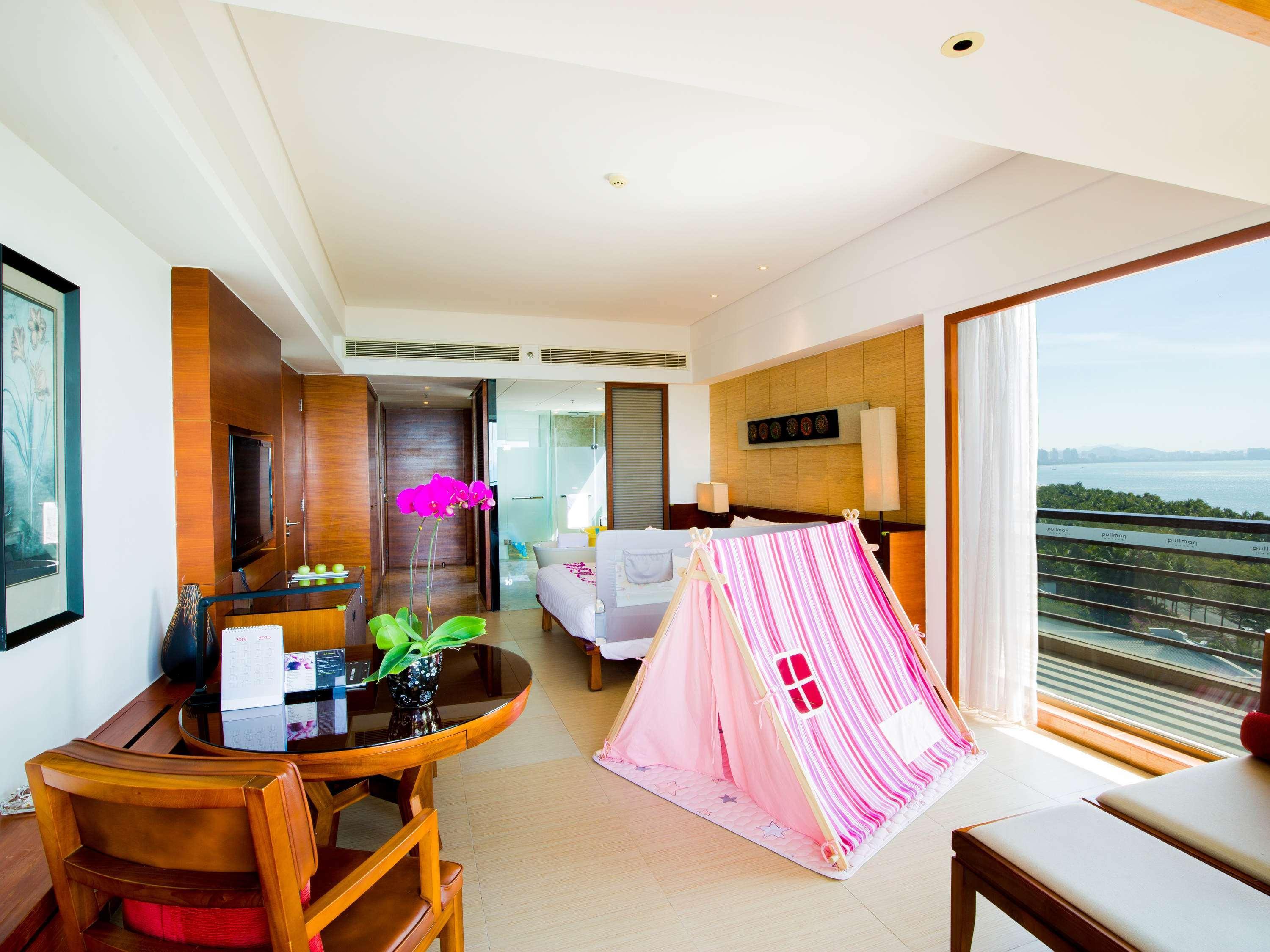 Pullman Oceanview Sanya Bay Resort & Spa Exterior photo