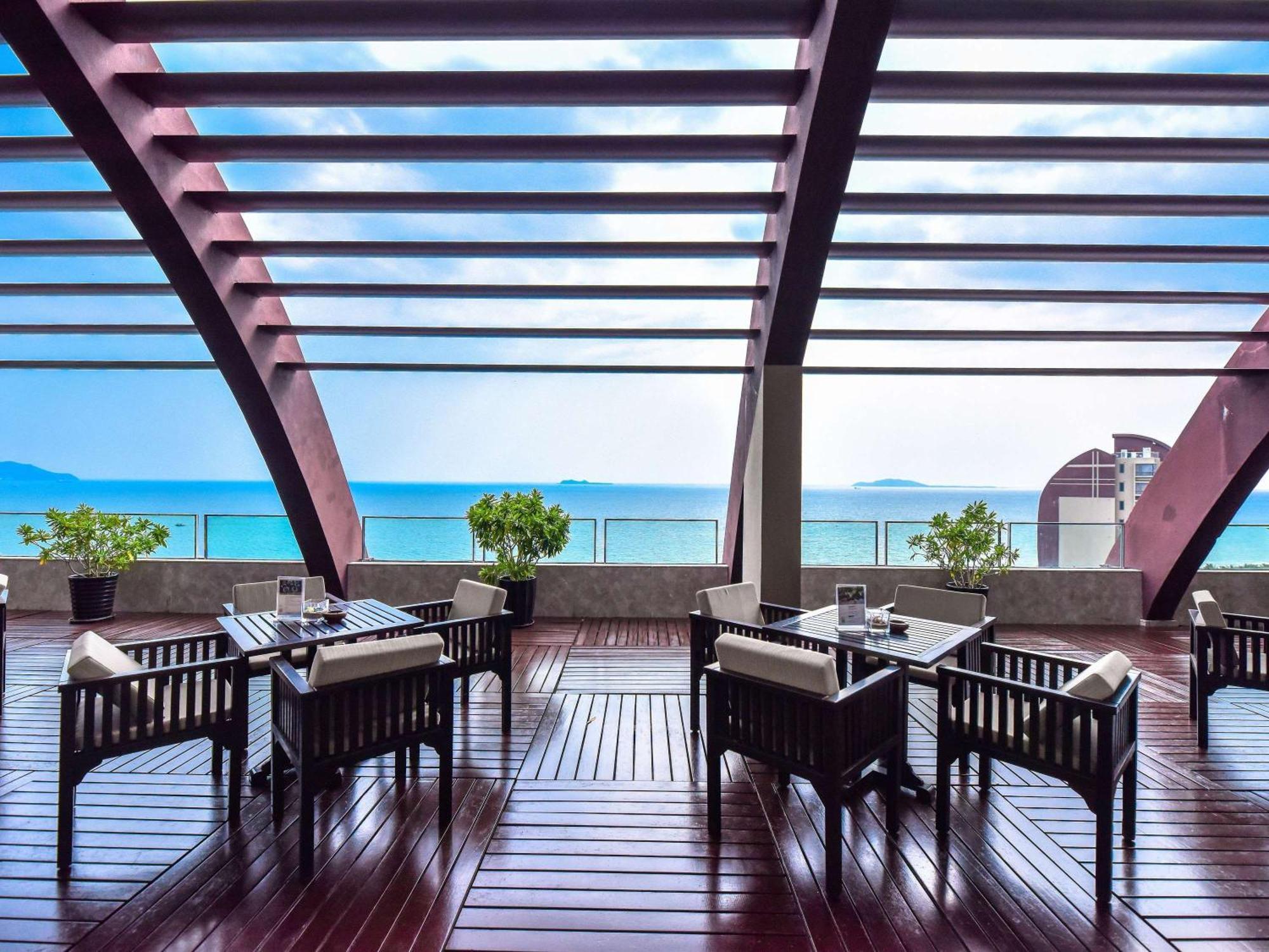 Pullman Oceanview Sanya Bay Resort & Spa Exterior photo