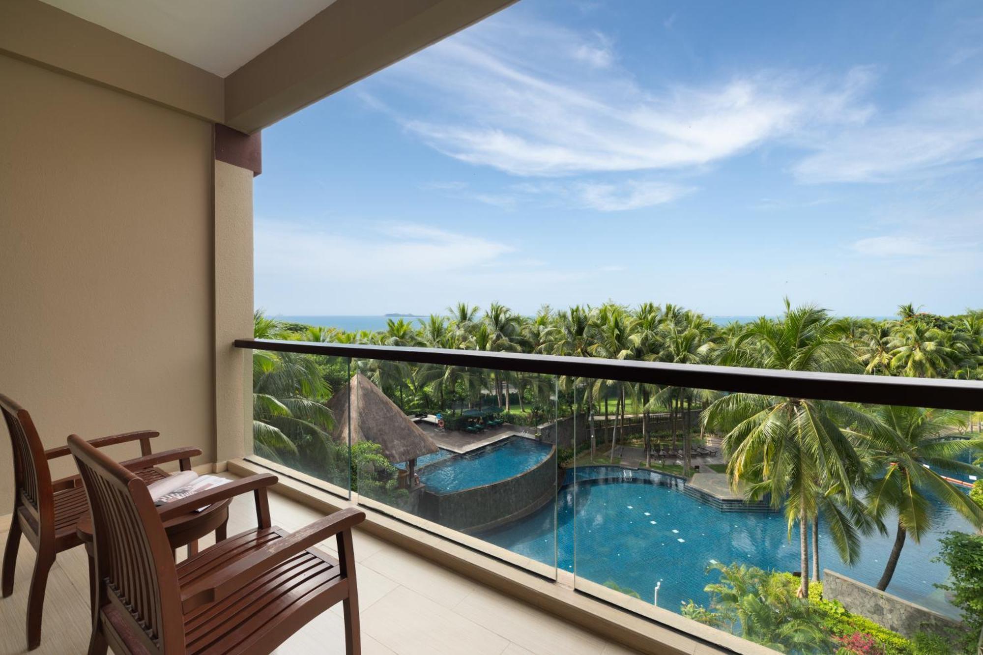 Pullman Oceanview Sanya Bay Resort & Spa Exterior photo