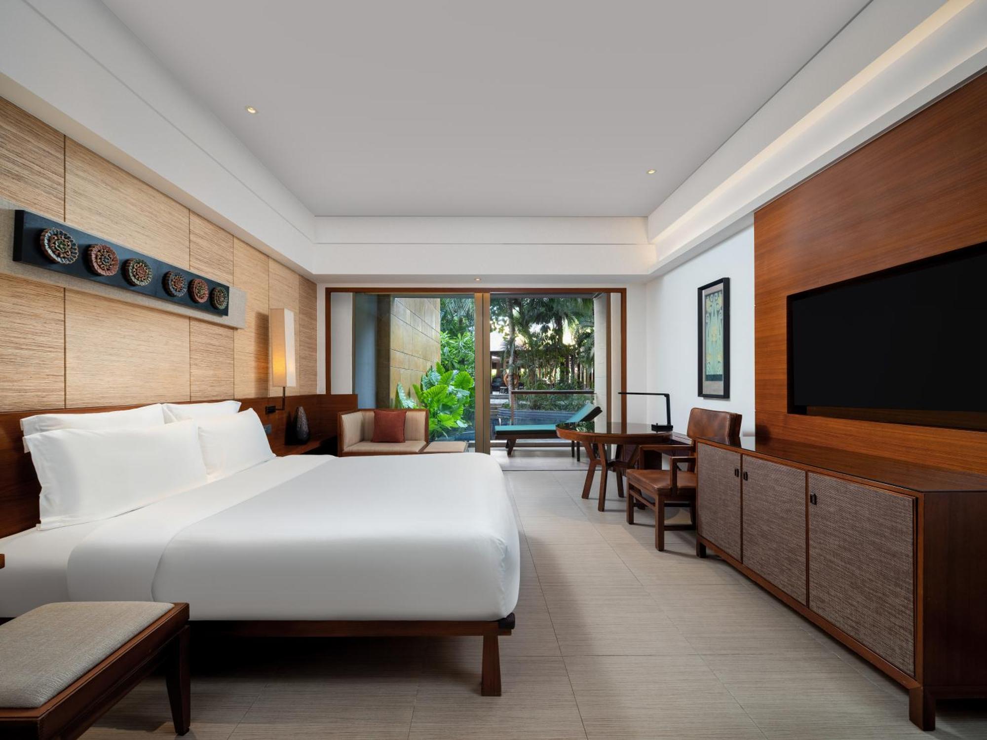 Pullman Oceanview Sanya Bay Resort & Spa Exterior photo