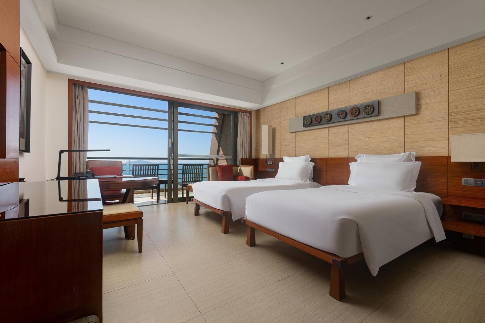 Pullman Oceanview Sanya Bay Resort & Spa Exterior photo
