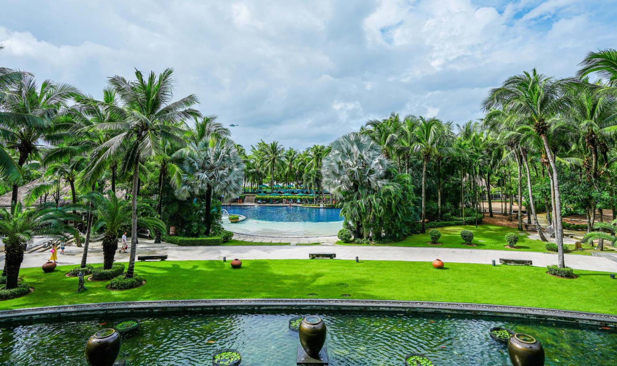 Pullman Oceanview Sanya Bay Resort & Spa Exterior photo