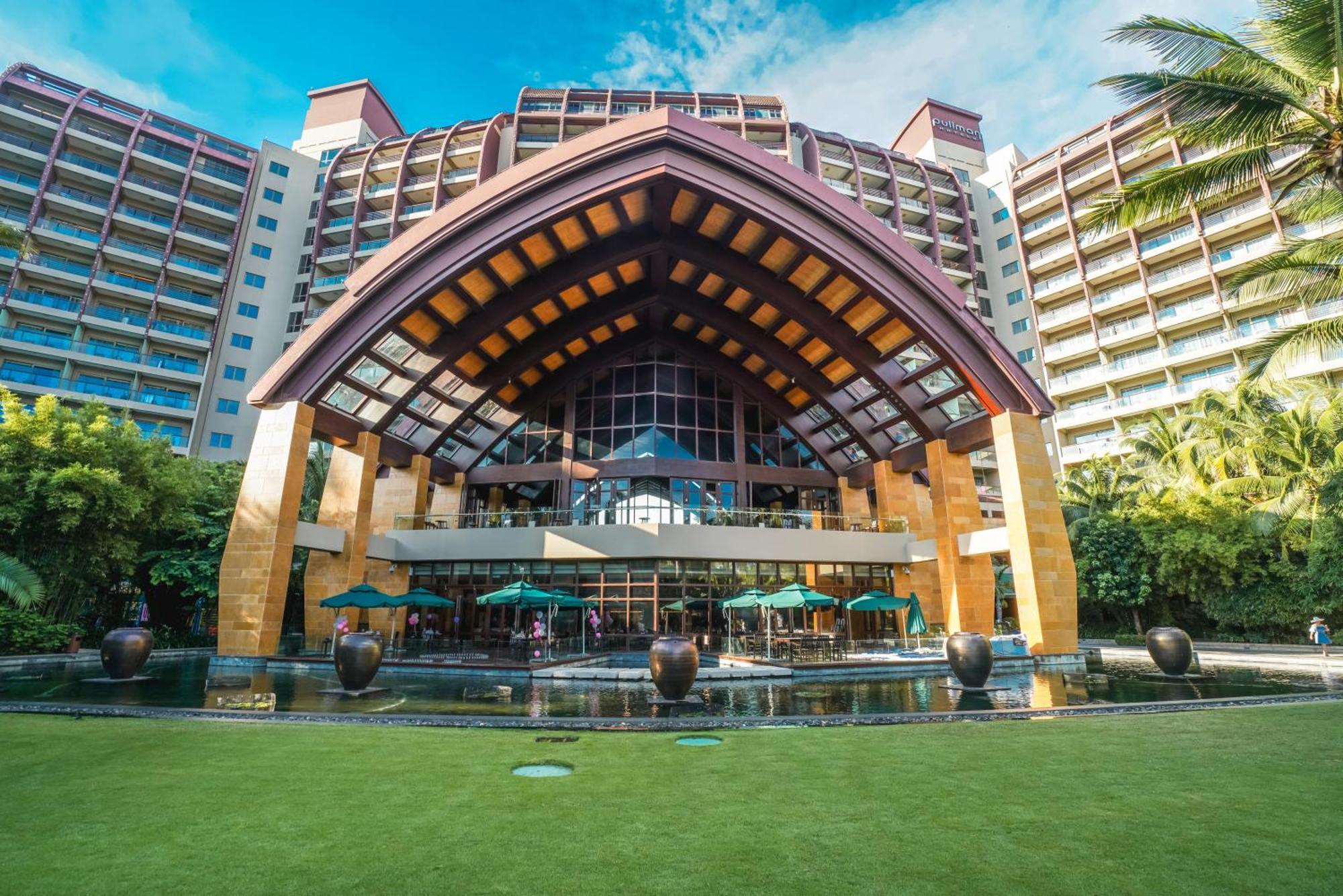 Pullman Oceanview Sanya Bay Resort & Spa Exterior photo
