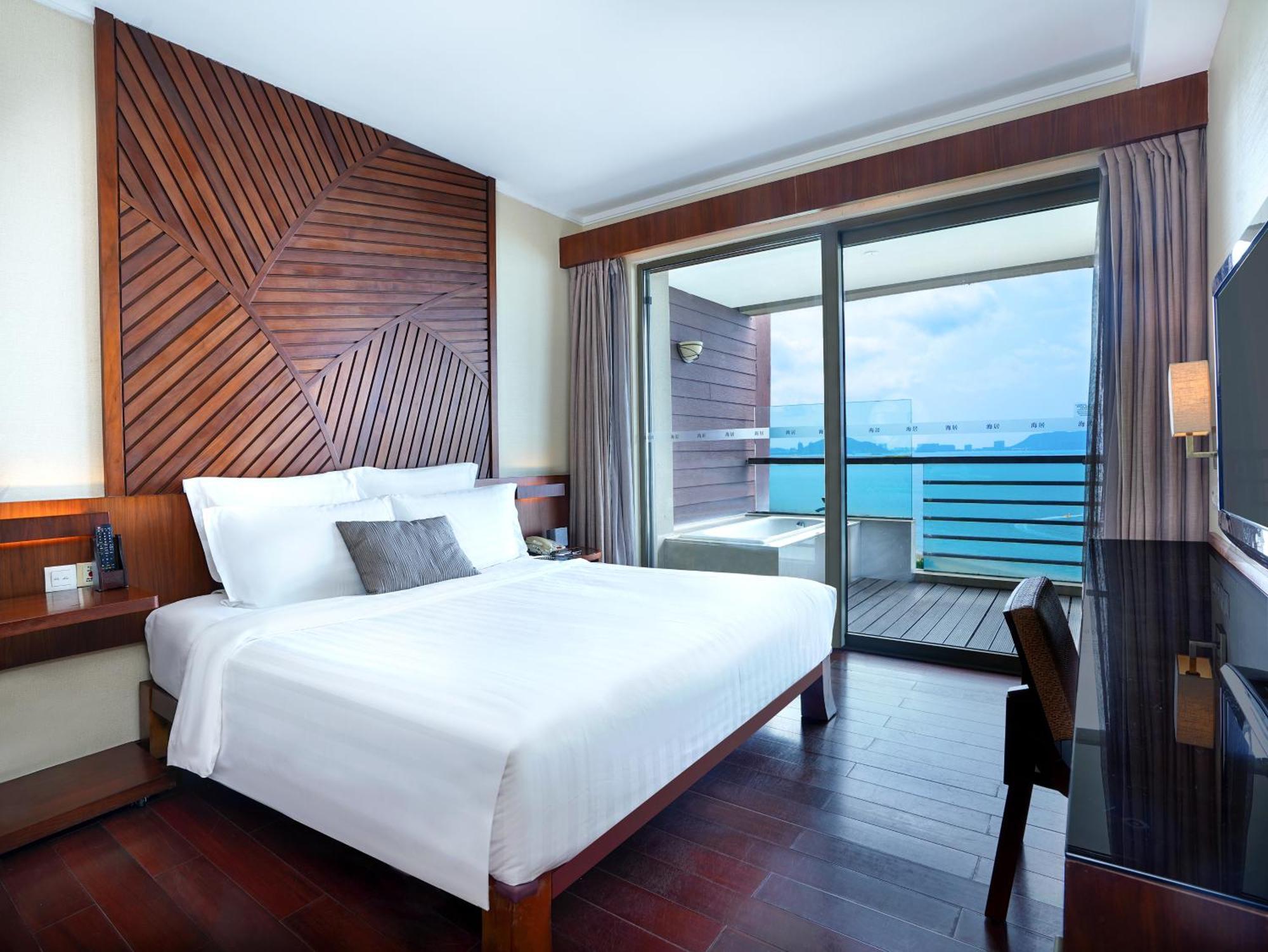 Pullman Oceanview Sanya Bay Resort & Spa Exterior photo