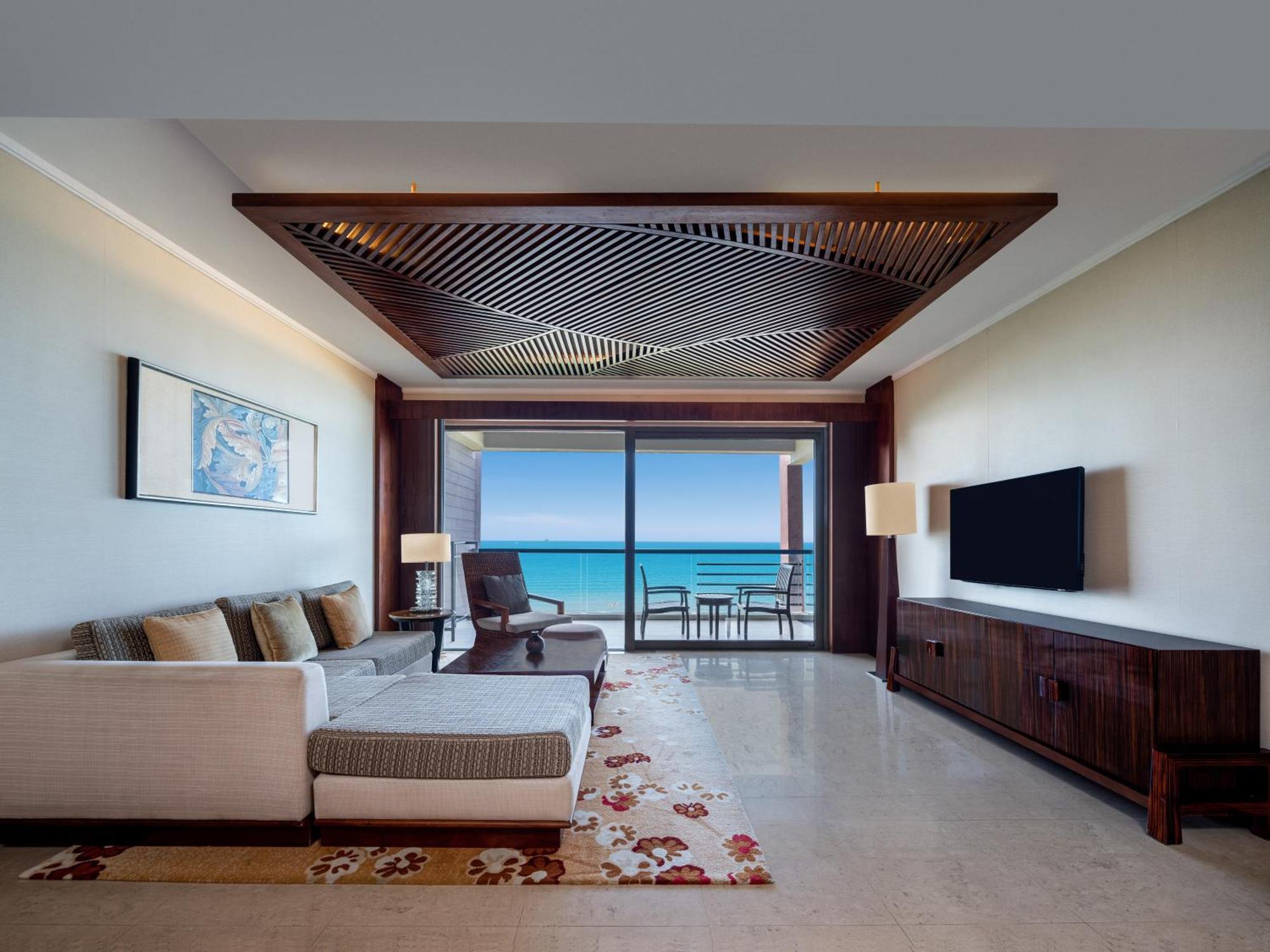 Pullman Oceanview Sanya Bay Resort & Spa Exterior photo